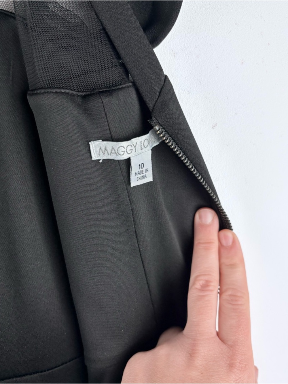Maggy London Dress Size 10 Black Sheer Illusion Yoke V-Back Crepe Cocktail Chic - Picture 6 of 11
